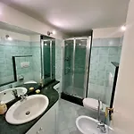 Casa Garibaldi, Centro, Spiagge, Stazione *