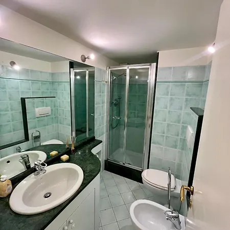 Casa Garibaldi, Centro, Spiagge, Stazione *