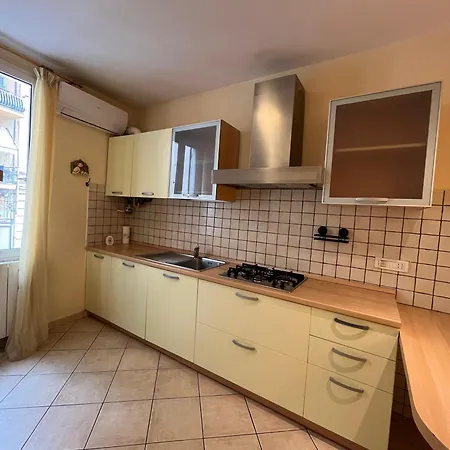 Casa Garibaldi, Centro, Spiagge, Stazione *